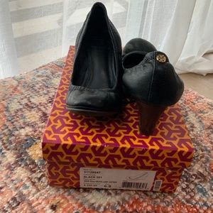 Tory Burch Black Wedge SZ 36.5